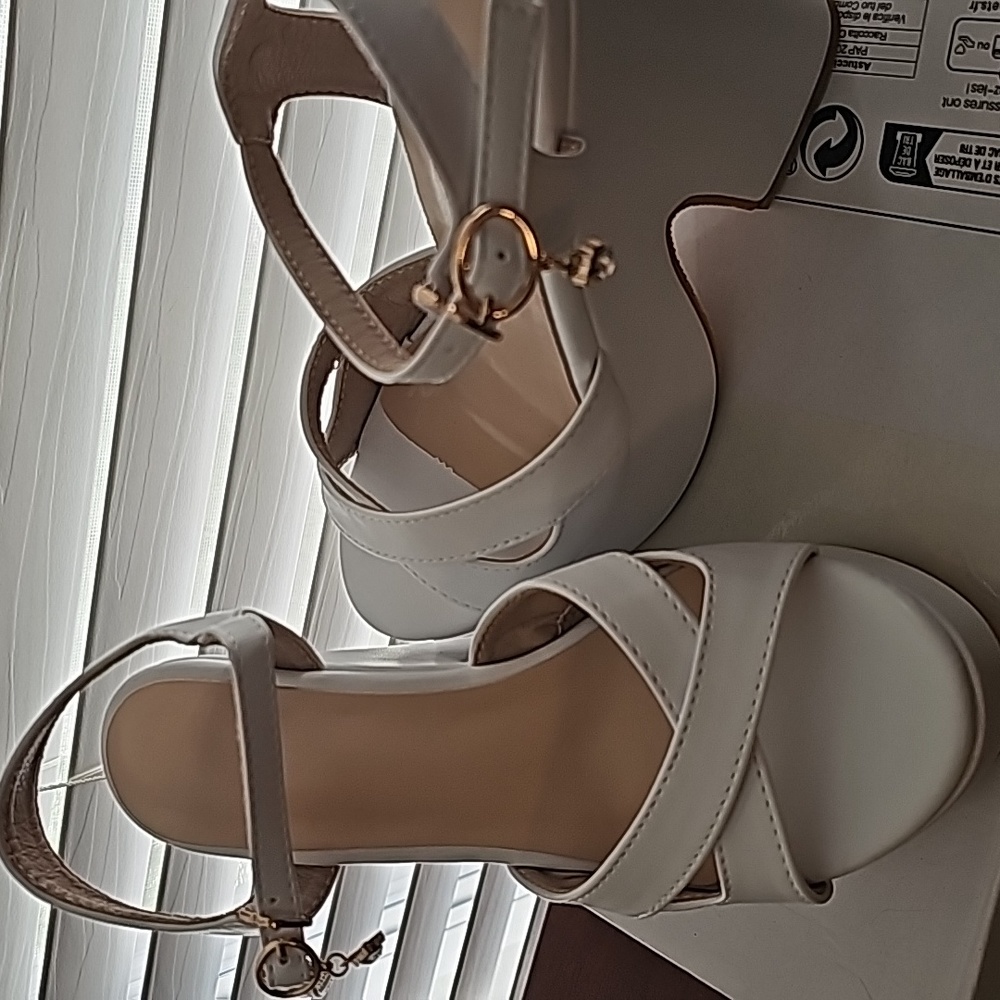Size Euro 37, U.S.A size 6 1/2! White platform sandals!with ankle diamond charm! - Picture 2 of 6